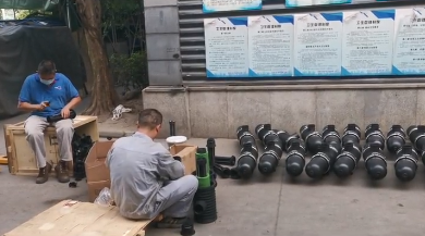 疊片污水處理器，正在裝配